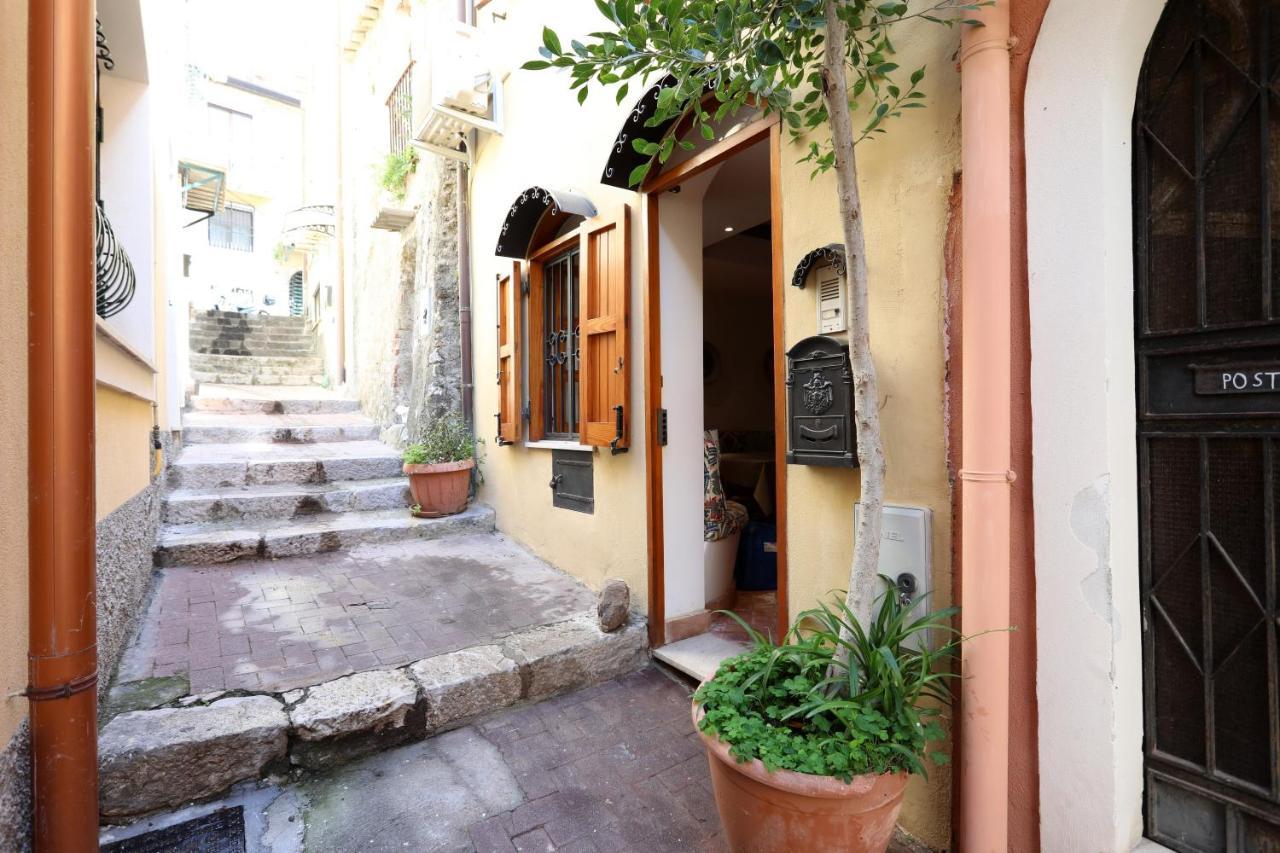 טאורמינה Porta Catania & Duomo Cozy Apartment מראה חיצוני תמונה